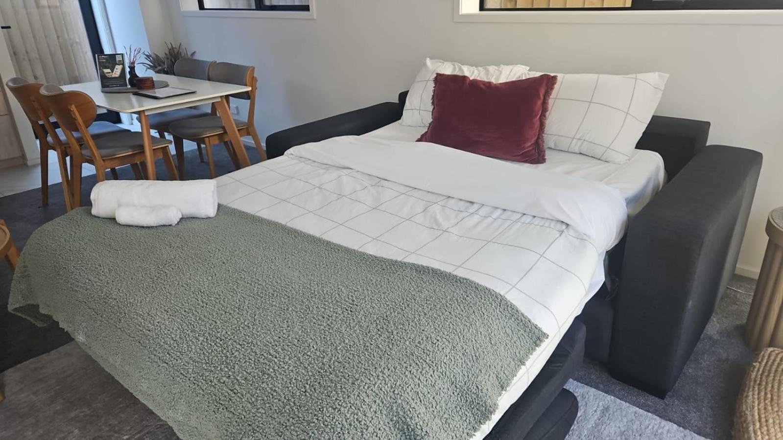 شقة Modern Townhouse Cashel Street 2 Bed 2 Bath كريستتشيرش المظهر الخارجي الصورة
